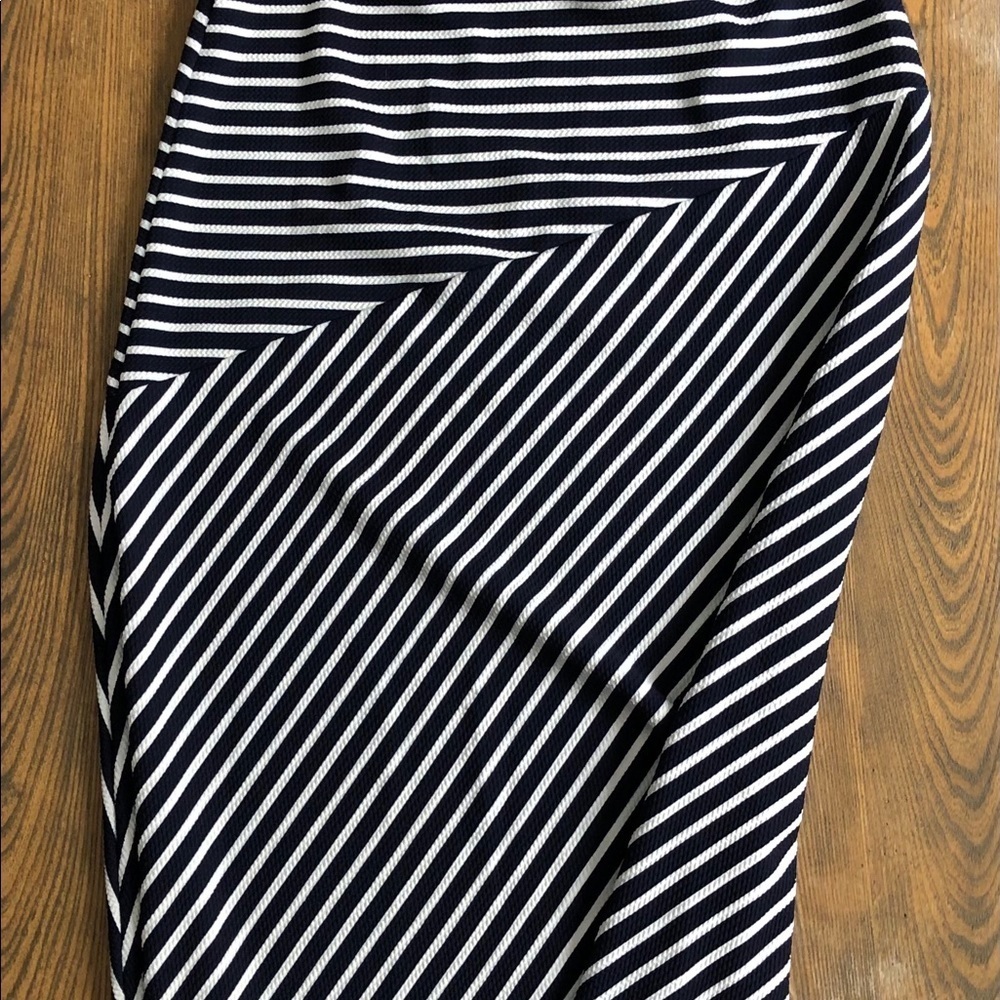 🎄 Vamp skirt striped navy and white midi length SZ  M